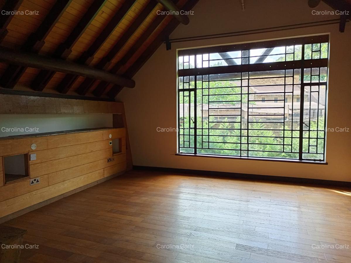 4 Bed House with En Suite in Lake View - 16