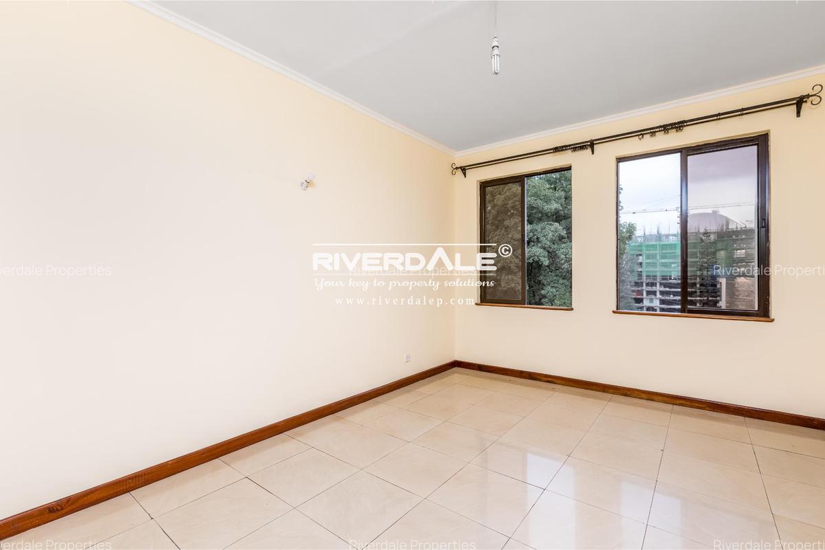 3 Bed Apartment with En Suite in Parklands - 2