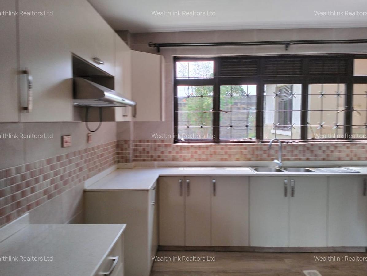 5 Bed Townhouse with En Suite at Runda - 15