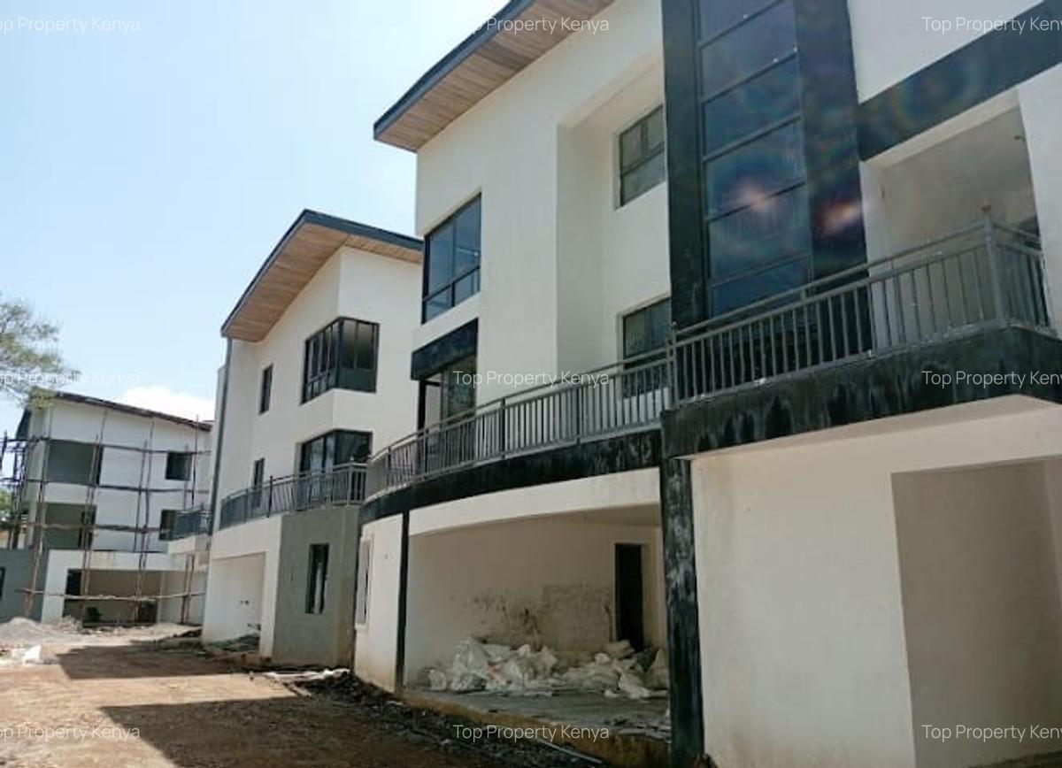 5 Bed House with En Suite at 00502 - 14