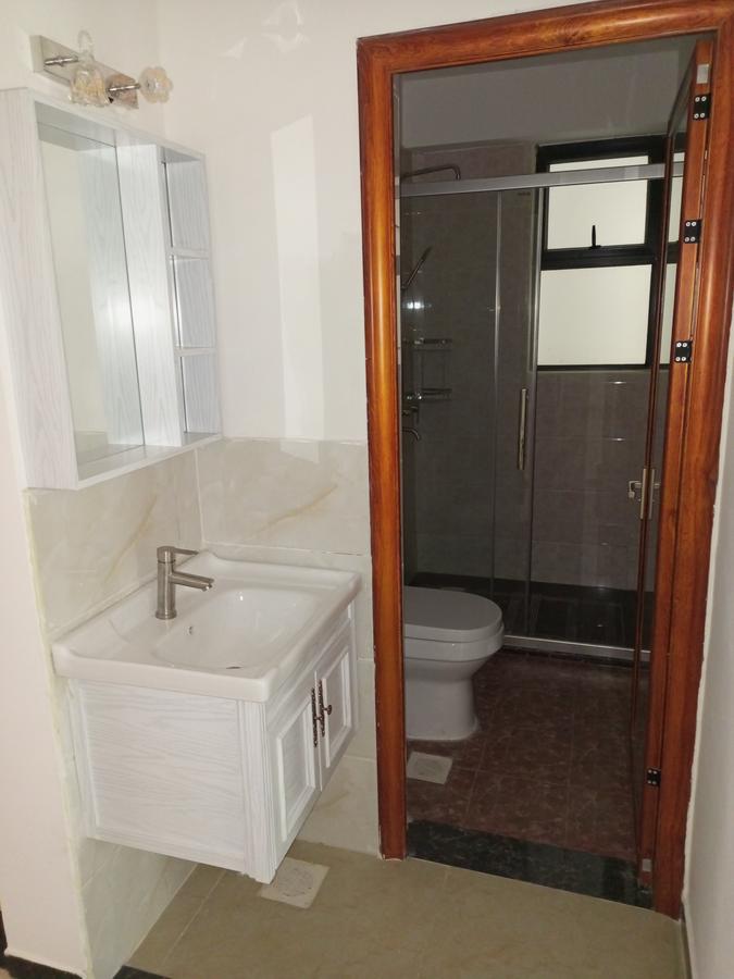 2 Bed Apartment with En Suite at Dennis Pritt Road - 5