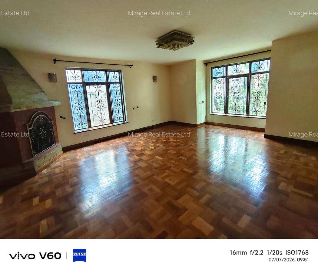 5 Bed Villa with En Suite in Lavington - 18