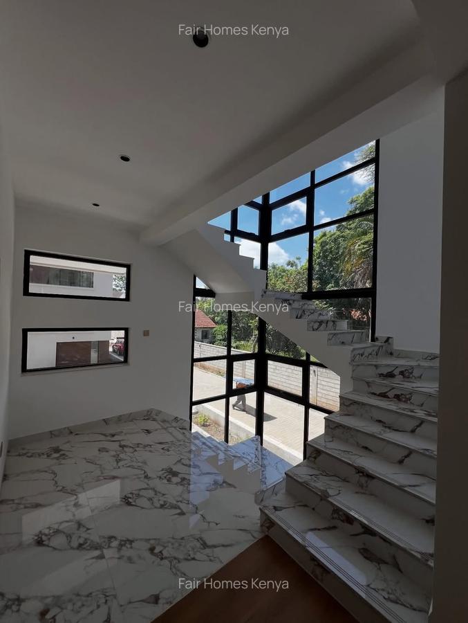 5 Bed Townhouse with En Suite at Lavington Green - 8