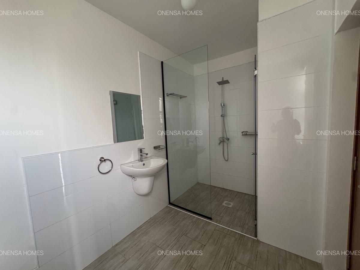 4 Bed Villa with En Suite in Eastern ByPass - 10