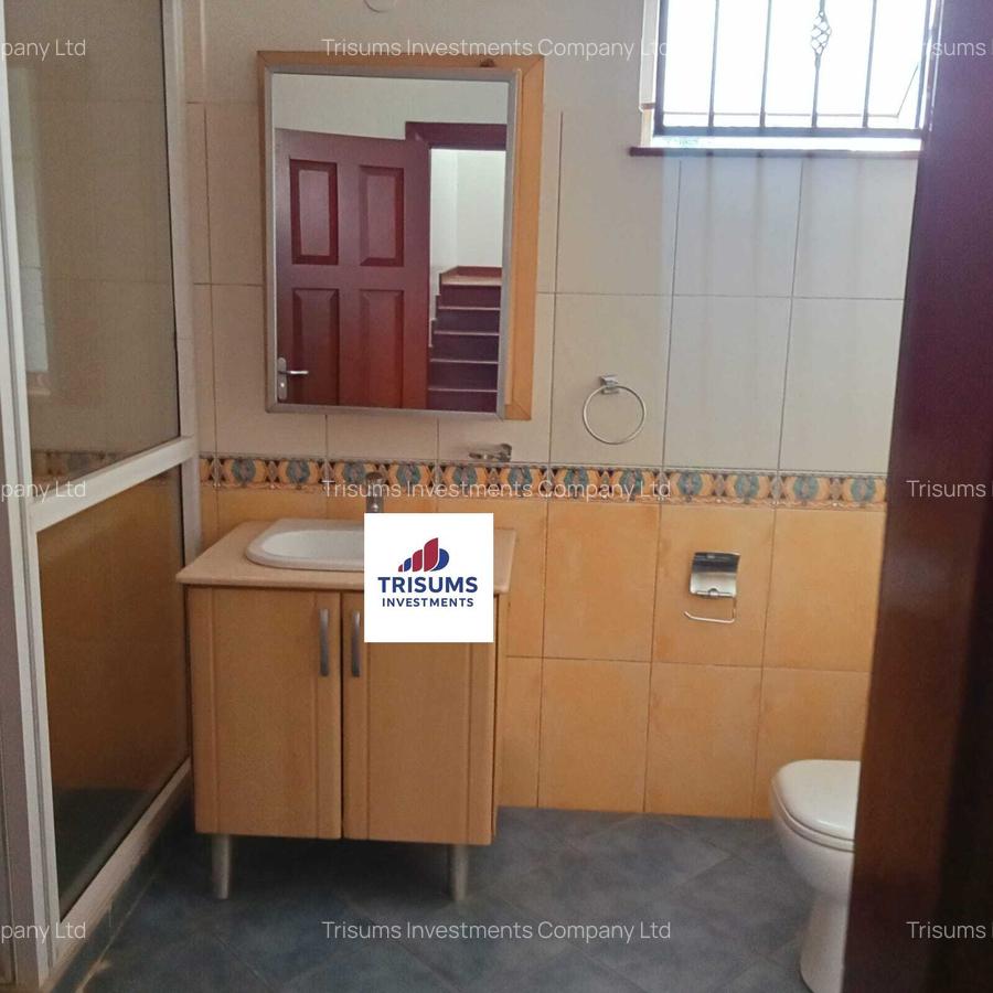 5 Bed Townhouse with En Suite at Grevellea Grove - 13