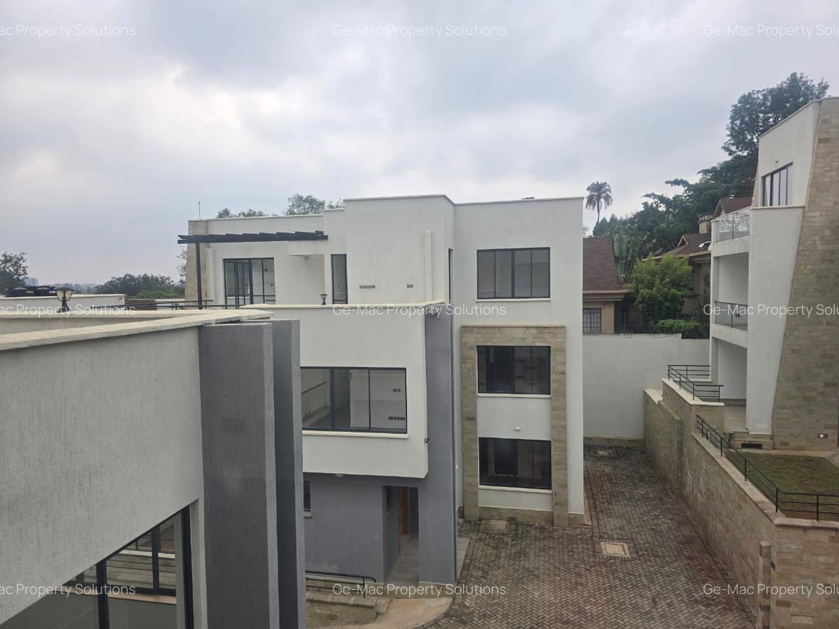 5 Bed Townhouse with En Suite in Lavington - 19