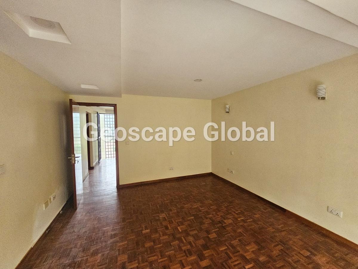 5 Bed House with En Suite in Kitisuru - 11