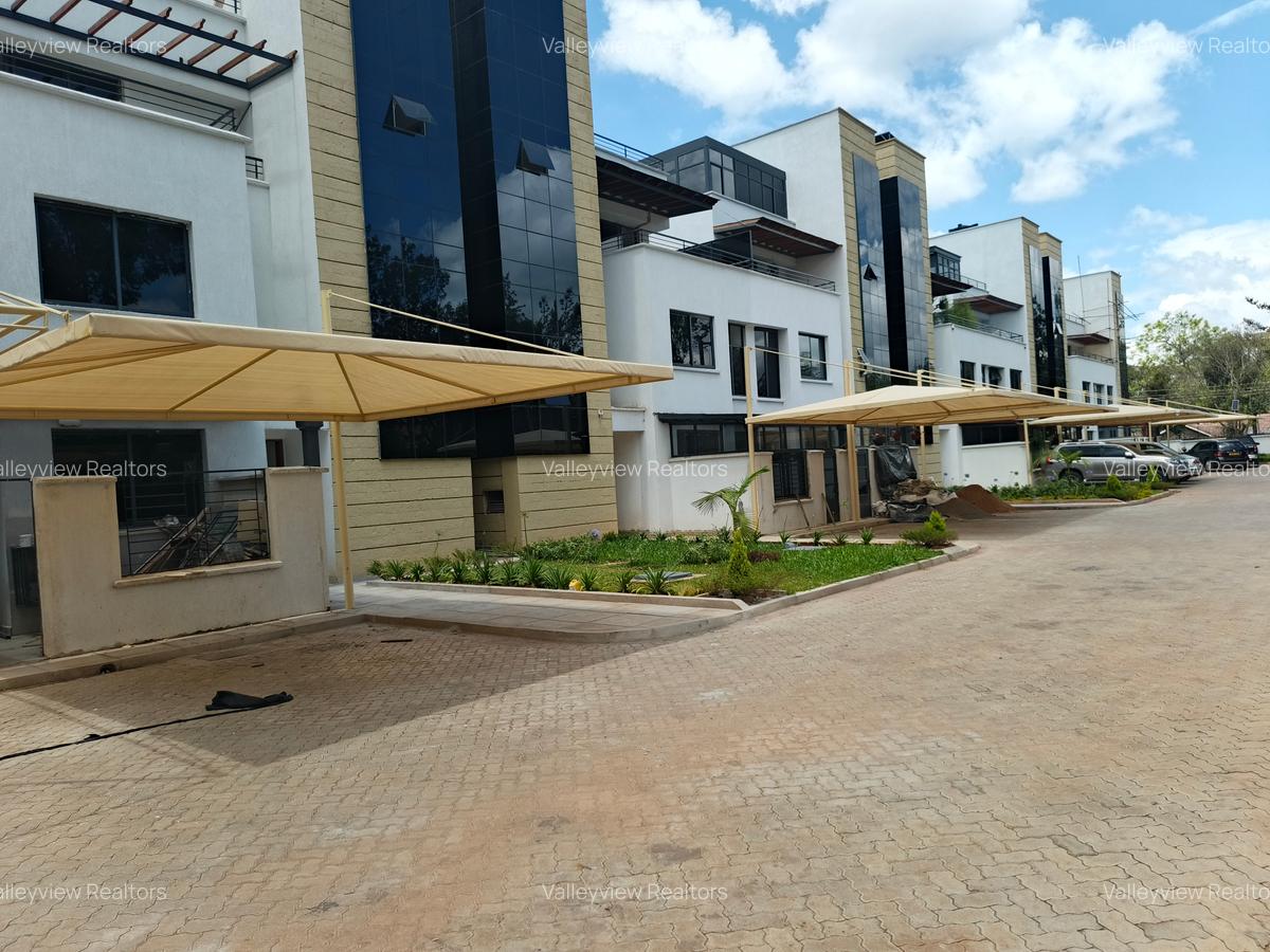 4 Bed Townhouse with En Suite at Lavington - 1