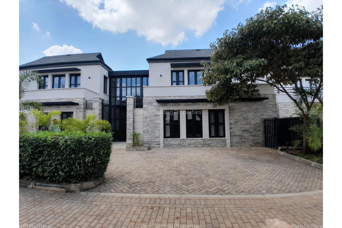 6 Bed Villa with En Suite at Palm Valley - 1