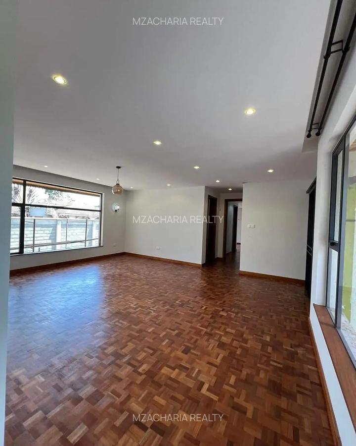 5 Bed Townhouse with En Suite in Lavington - 10