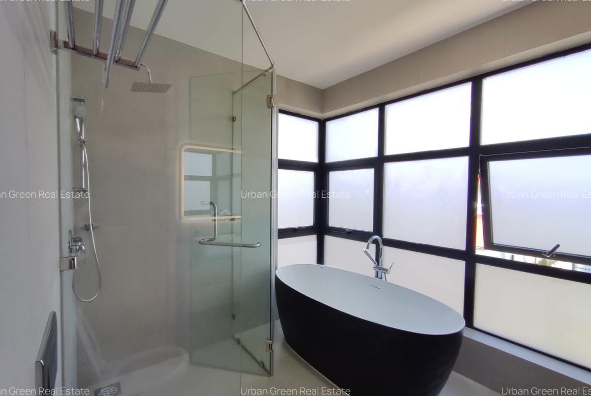 4 Bed Villa with En Suite at Membley - 8