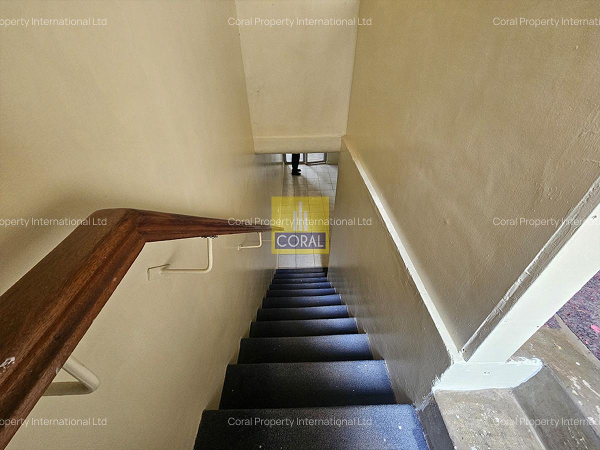 500 ft² Office in Parklands - 6