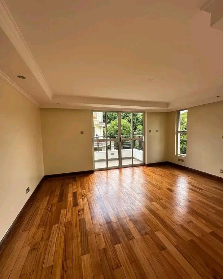 5 Bed Townhouse with En Suite at Lavington Green - 11