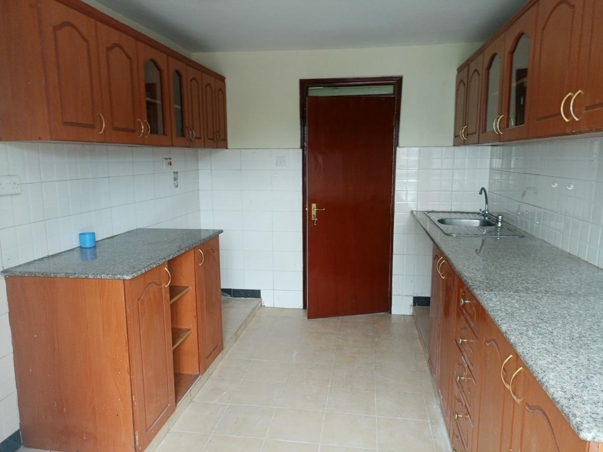 Serviced 1 Bed Apartment with Backup Generator in Kileleshwa - 4