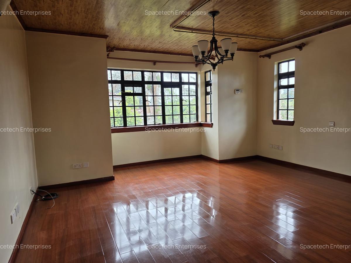 6 Bed House with En Suite in Runda - 10