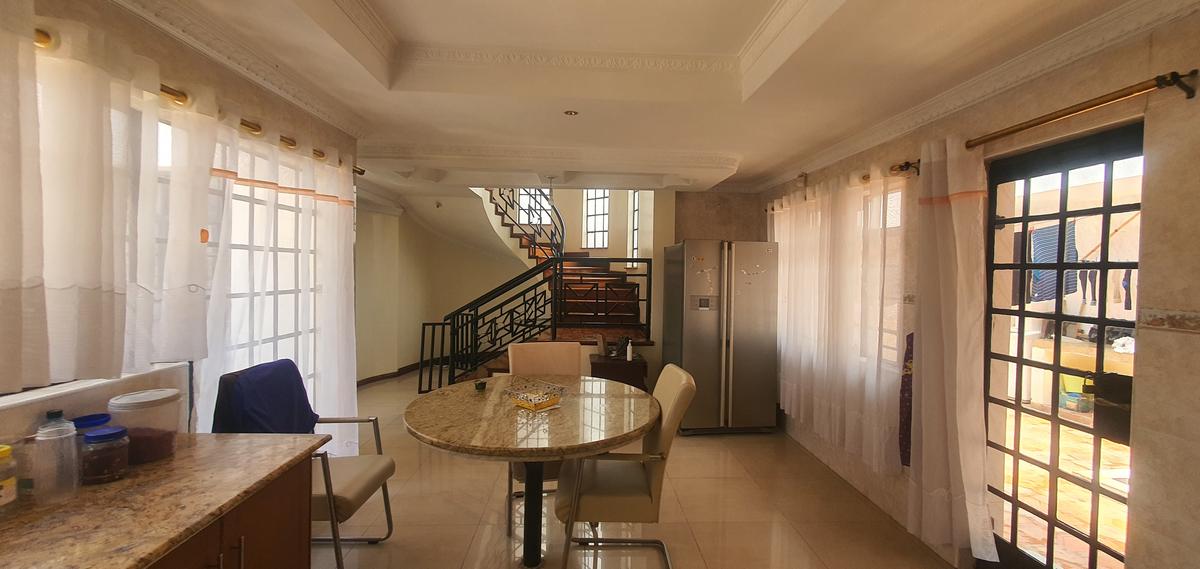 5 Bed Townhouse with En Suite at Westlands - 10