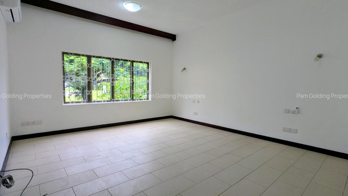 3 Bed Apartment with En Suite at Greenwood Drive - 11