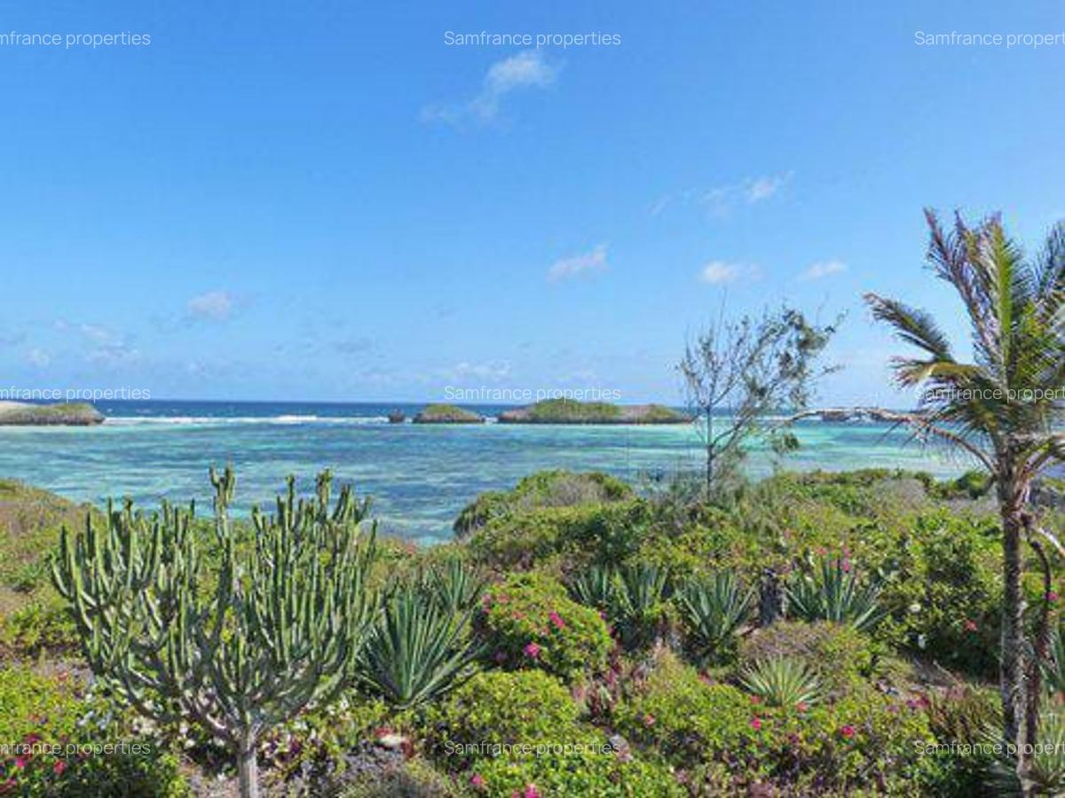 5 Bed Villa with En Suite at Paparemo - 14