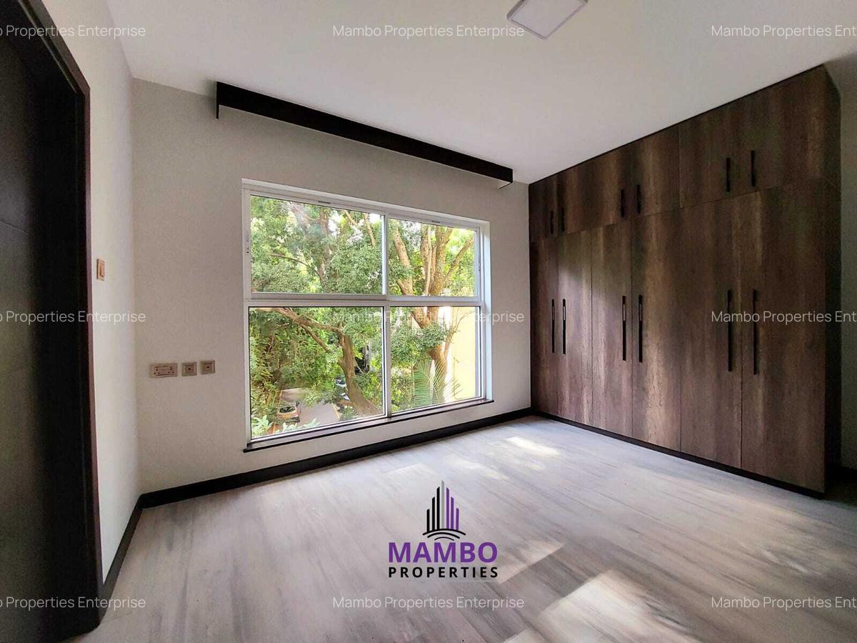 3 Bed Apartment with En Suite at Riverside Dr - 8