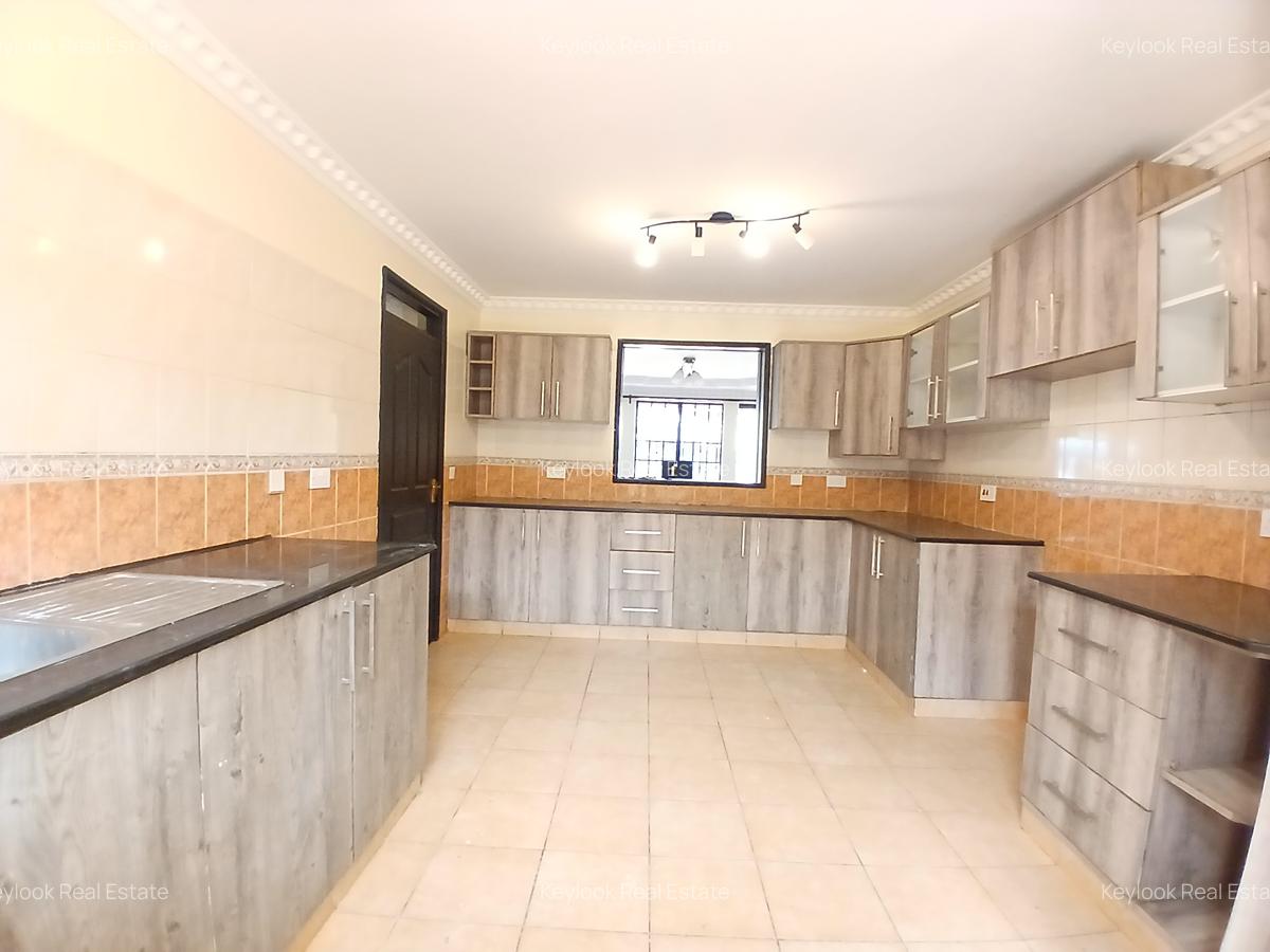 5 Bed Townhouse with En Suite at Lavington - 10
