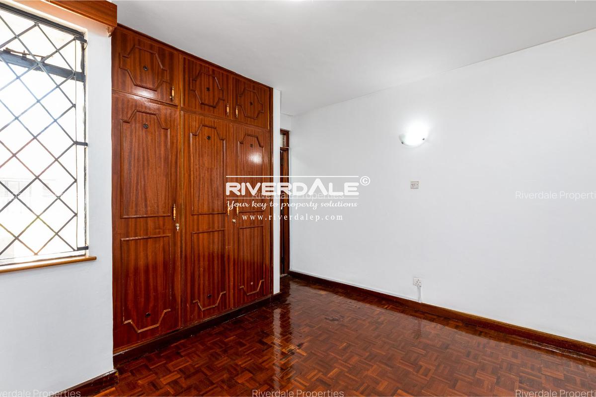 5 Bed Townhouse with En Suite in Lavington - 13