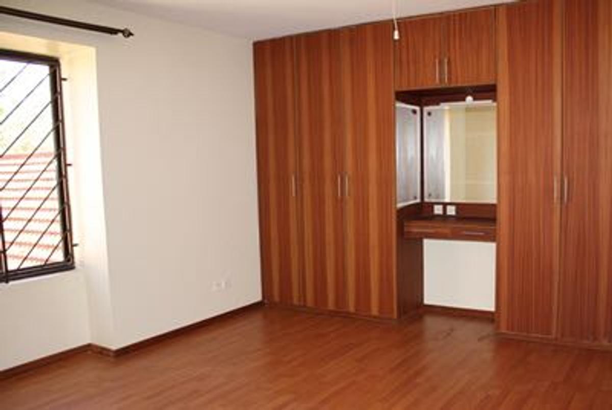 3 Bed Apartment with En Suite in Lavington - 3