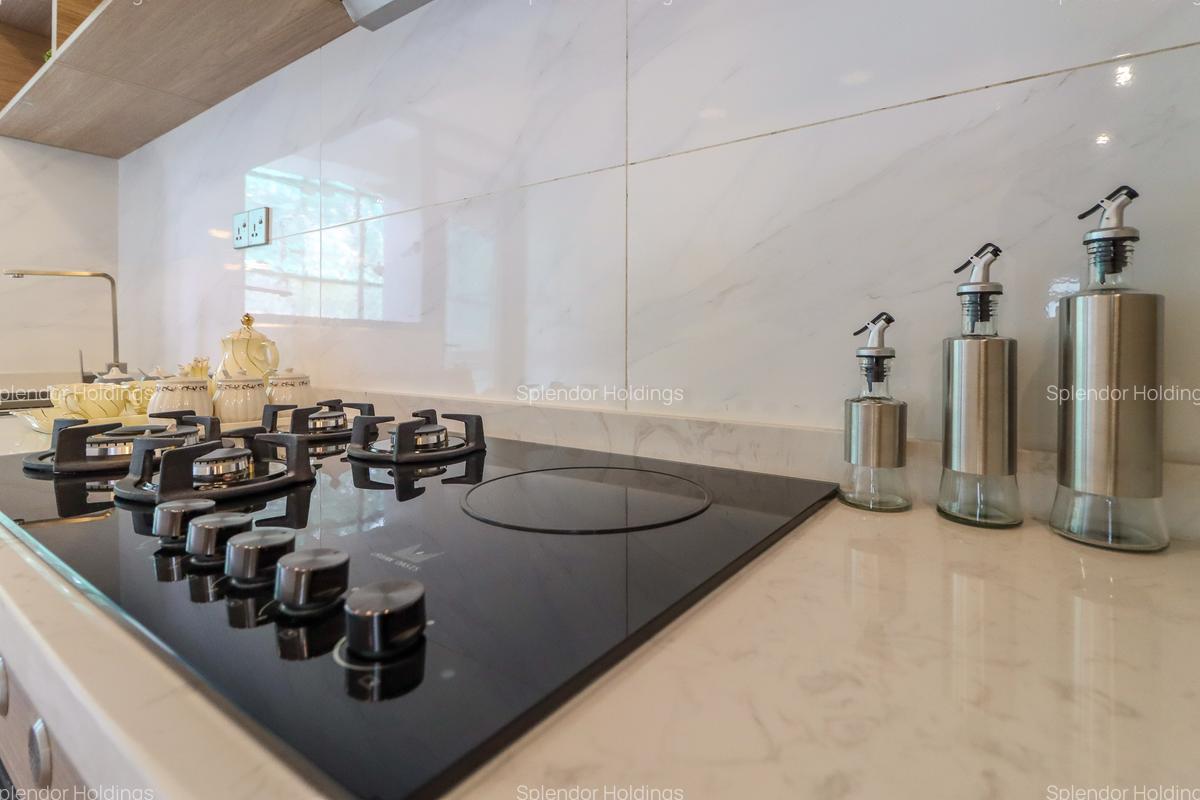 3 Bed Apartment with En Suite in Riverside - 17