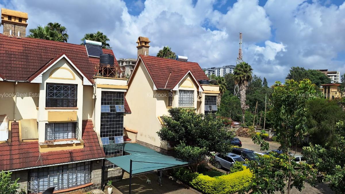 5 Bed Townhouse with En Suite at Lavington - 8