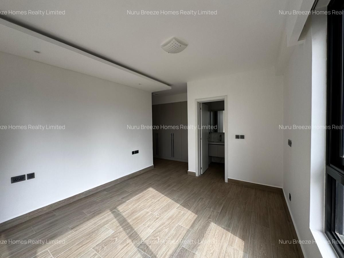 3 Bed Apartment with En Suite in Riverside - 8