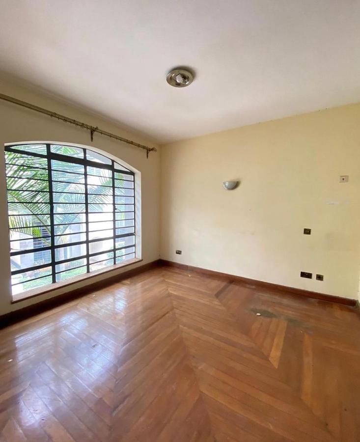 5 Bed Townhouse with En Suite in Lavington - 8