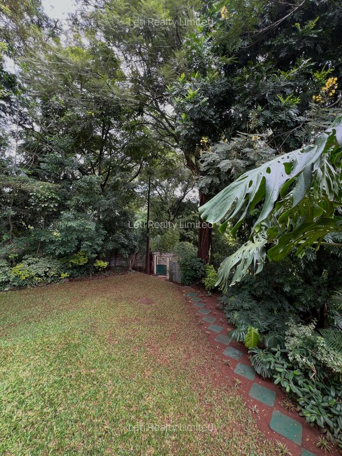 4 Bed House with En Suite in Lavington - 5