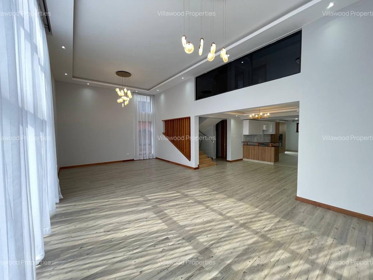 4 Bed Townhouse with En Suite in Membley - 2