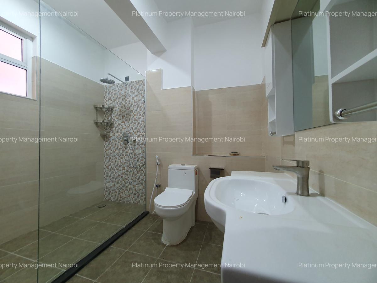 4 Bed Apartment with En Suite in General Mathenge - 14