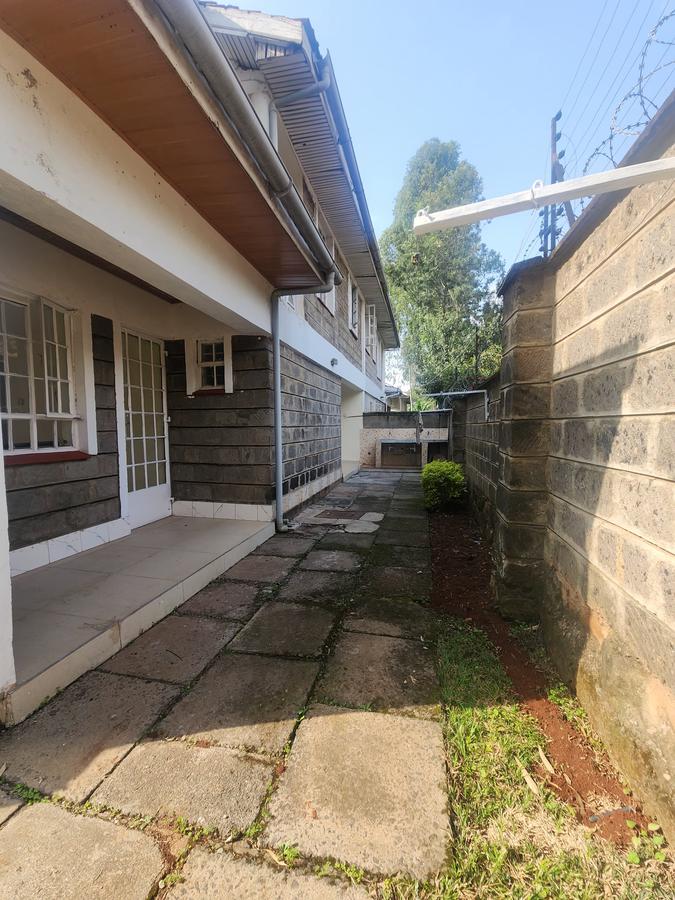 3 Bed Townhouse with En Suite in Lavington - 4