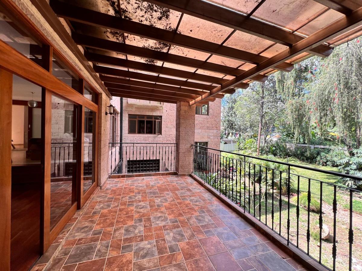 4 Bed Townhouse with En Suite in Lavington - 2