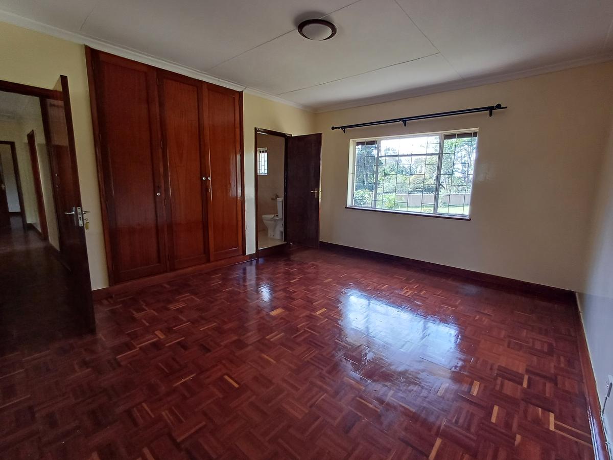 4 Bed House with En Suite in Lavington - 14