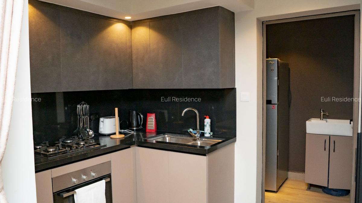 Serviced 2 Bed Apartment with En Suite at Red Hill - 9