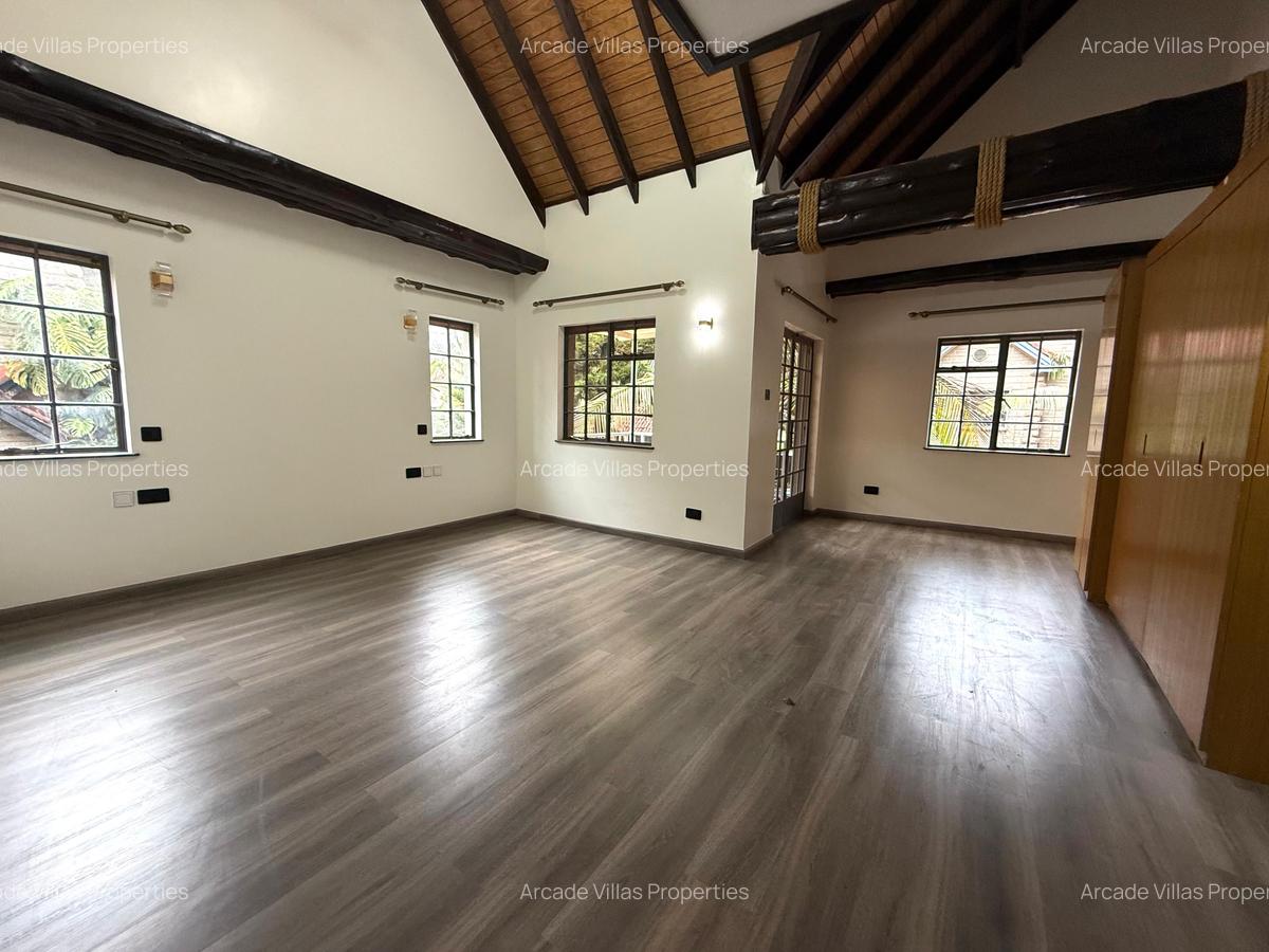 5 Bed Villa with En Suite in Lavington - 9