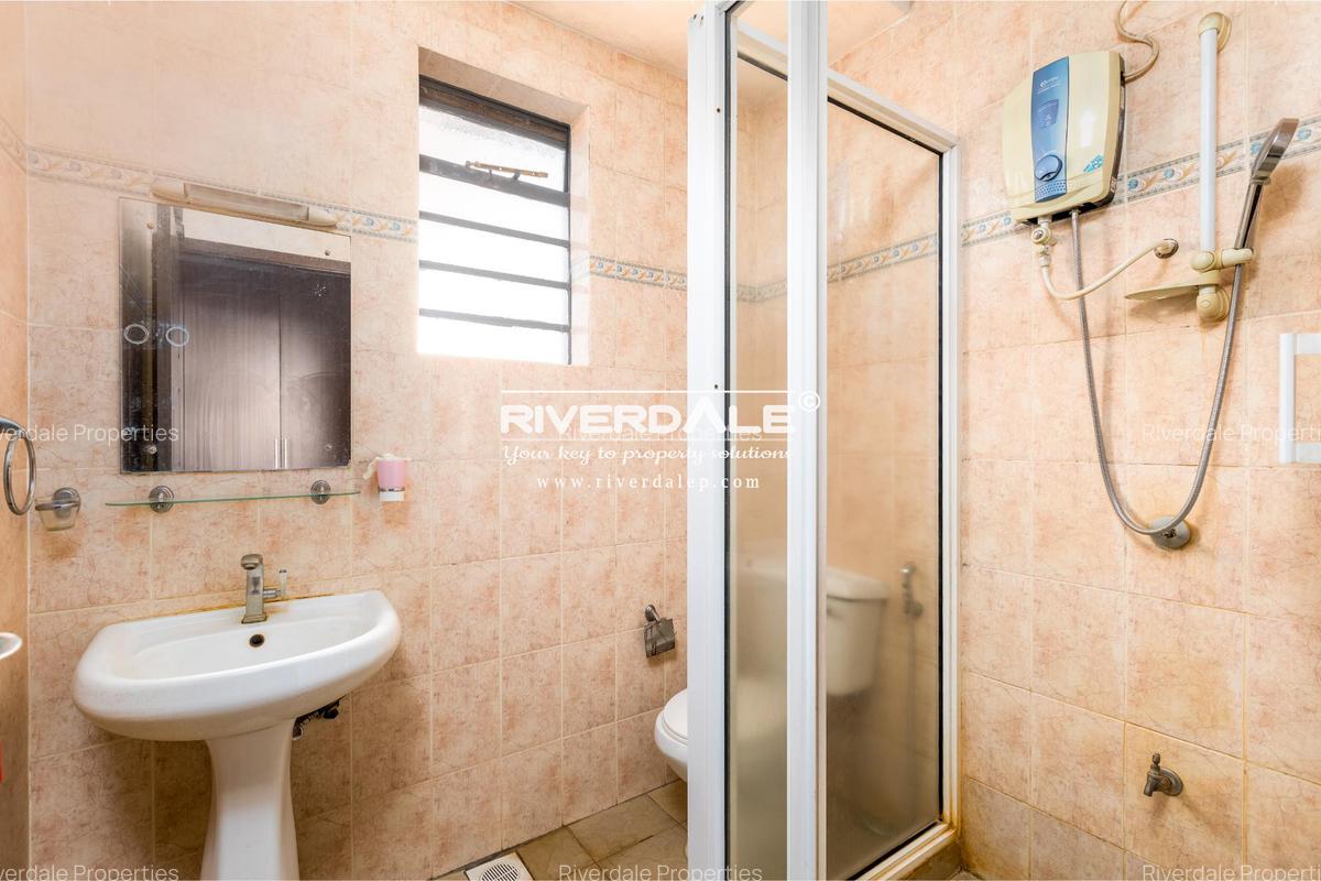 3 Bed Apartment with En Suite in Westlands Area - 9
