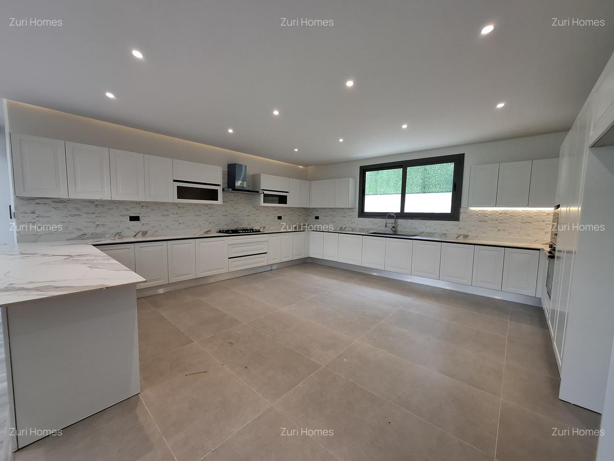 5 Bed Townhouse with En Suite in Lavington - 1