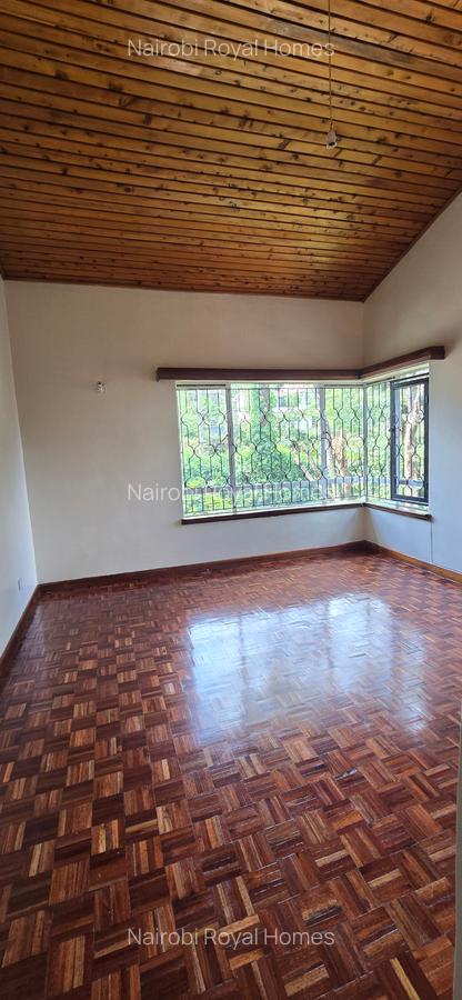 5 Bed House with En Suite at Un Crescent - 20