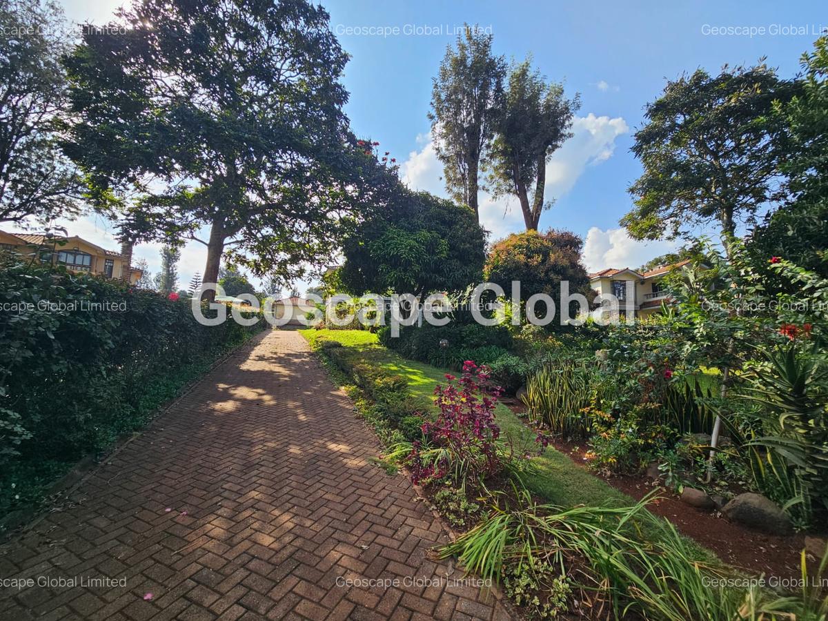 4 Bed House with En Suite in Rosslyn - 17