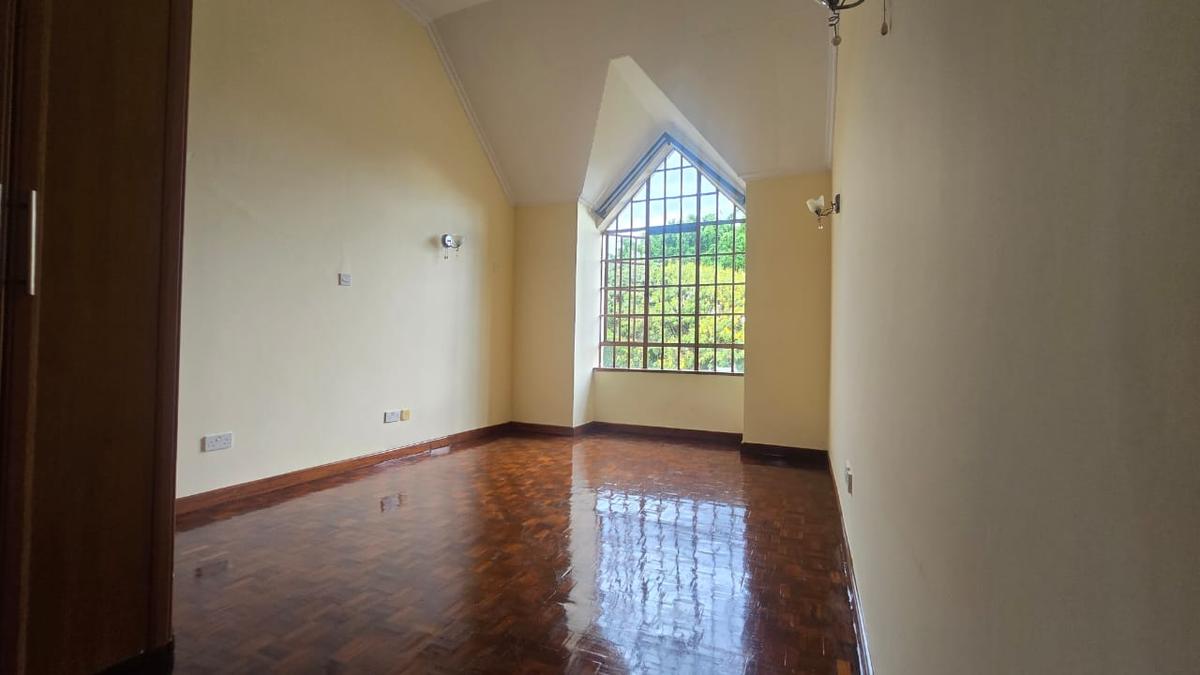 5 Bed Townhouse with En Suite in Lavington - 10