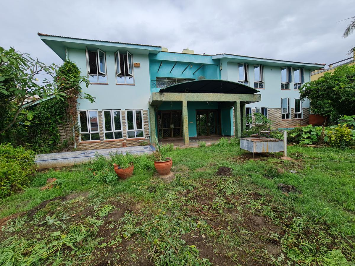 6 Bed House with En Suite in Kizingo