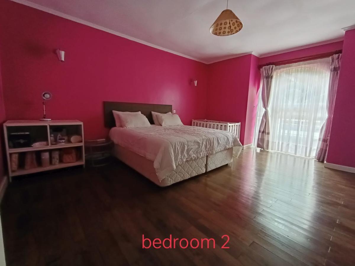 5 Bed House with En Suite at Shopping Center - 12