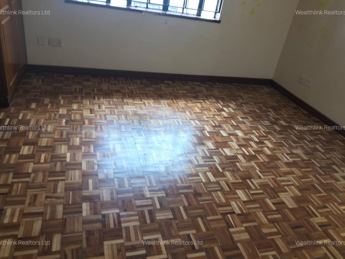 4 Bed Townhouse with En Suite at Lavington - 7