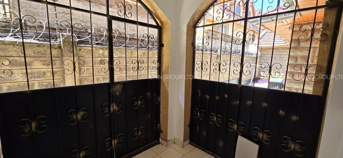 5 Bed Townhouse with En Suite in Lavington - 3