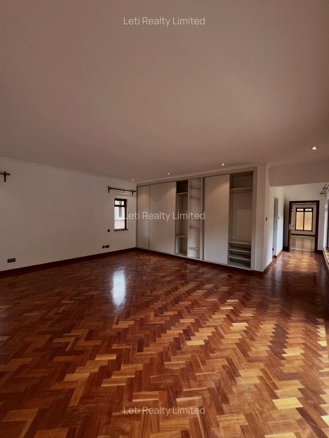 5 Bed Townhouse with En Suite in Lavington - 12