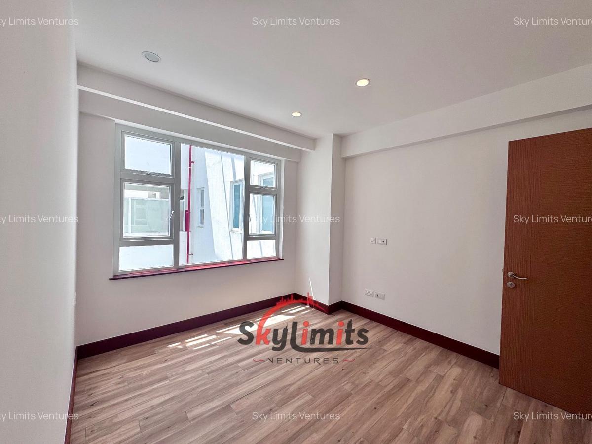 3 Bed Apartment with En Suite in Parklands - 8