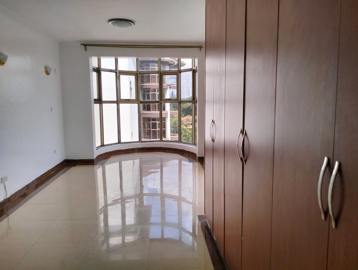 3 Bed Apartment with En Suite in Lavington - 16